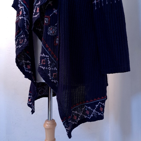 Knox rose | Navy blue boho embroidered long sleeved cardigan - Picture 4 of 15